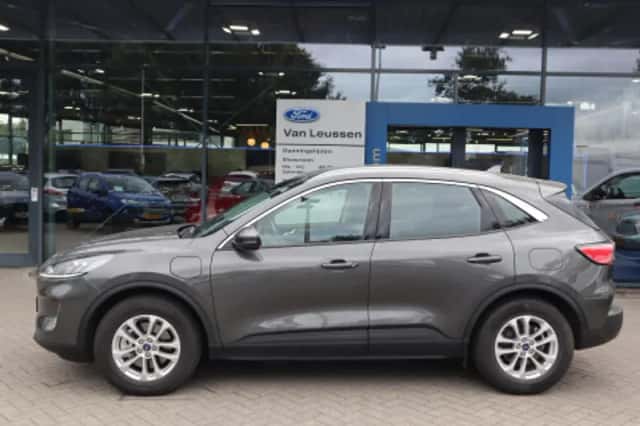 Ford Kuga (2021) thumbnail 2