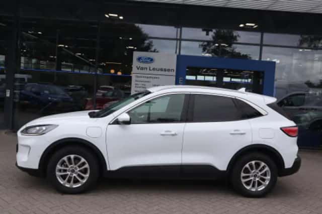 Ford Kuga (2022) thumbnail 2
