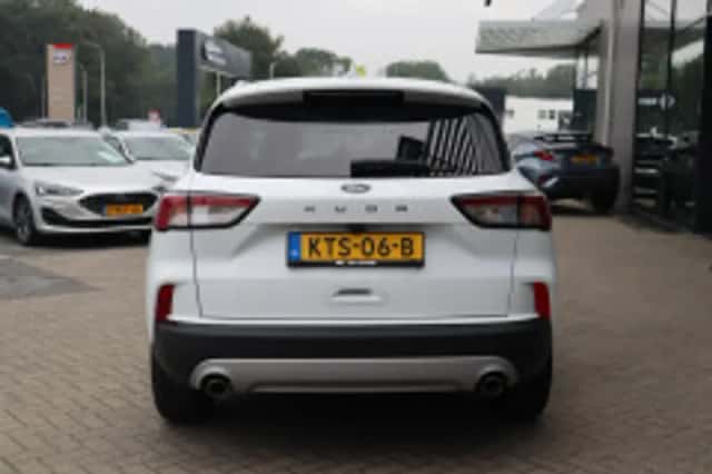 Ford Kuga (2022) thumbnail 4
