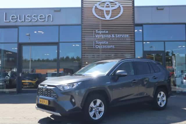 Toyota RAV4 (2021) thumbnail 2