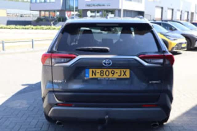 Toyota RAV4 (2021) thumbnail 5