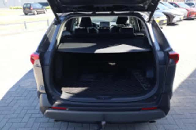 Toyota RAV4 (2021) thumbnail 6