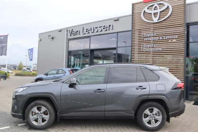 Toyota RAV4 (2024) thumbnail 2