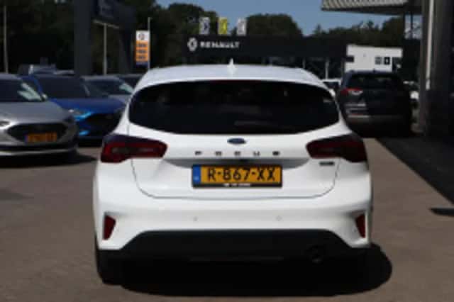 Ford Focus (2022) thumbnail 4