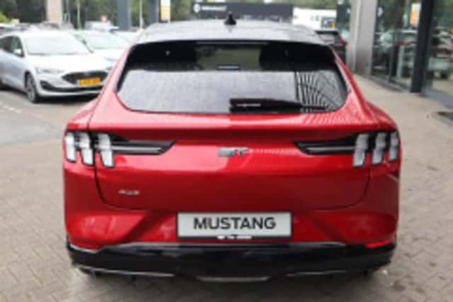 Ford Mustang Mach-E (2025) thumbnail 4
