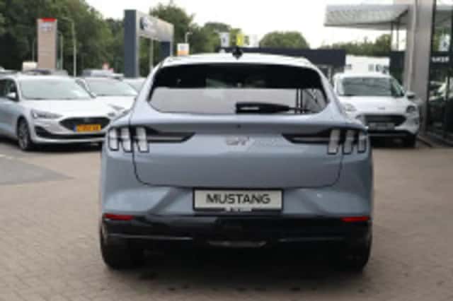 Ford Mustang Mach-E (2024) thumbnail 4