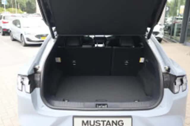 Ford Mustang Mach-E (2024) thumbnail 5