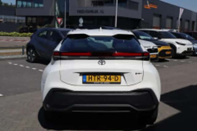 Toyota C-HR (2025) thumbnail 4