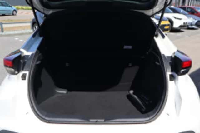 Toyota C-HR (2025) thumbnail 5