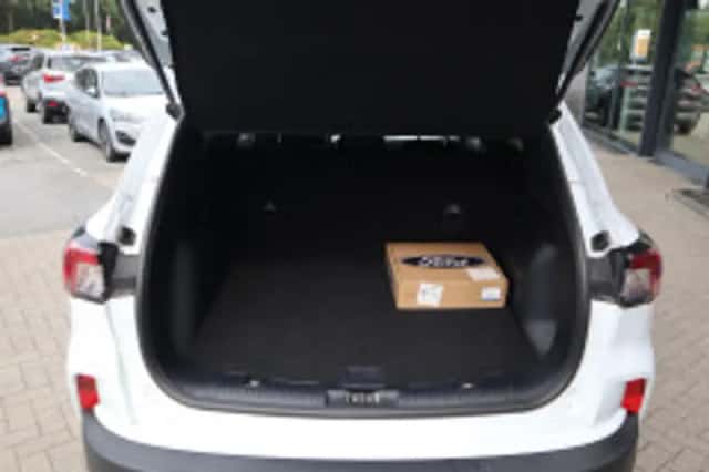 Ford Kuga (2022) thumbnail 4