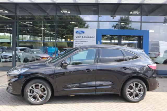 Ford Kuga (2023) thumbnail 2