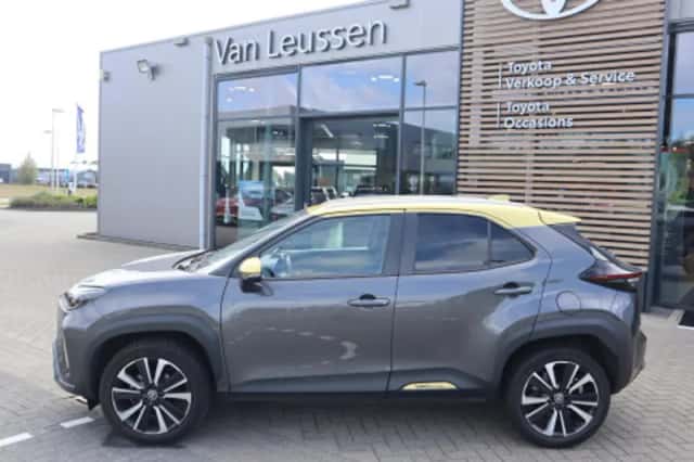 Toyota Yaris Cross (2022) thumbnail 2