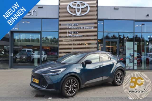 Toyota C-HR (2025) thumbnail 1