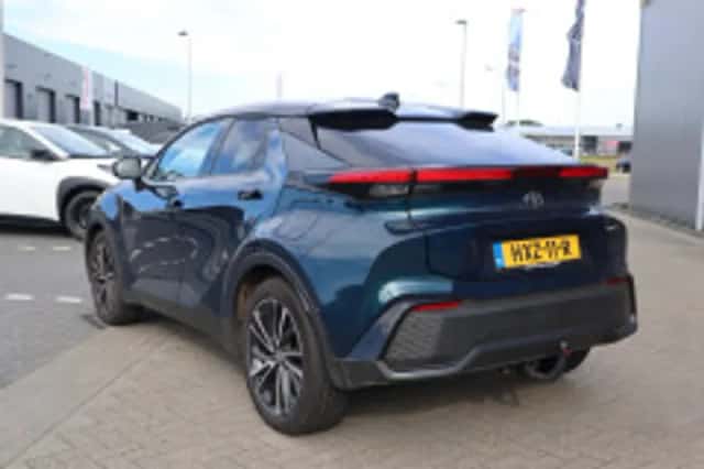 Toyota C-HR (2025) thumbnail 3