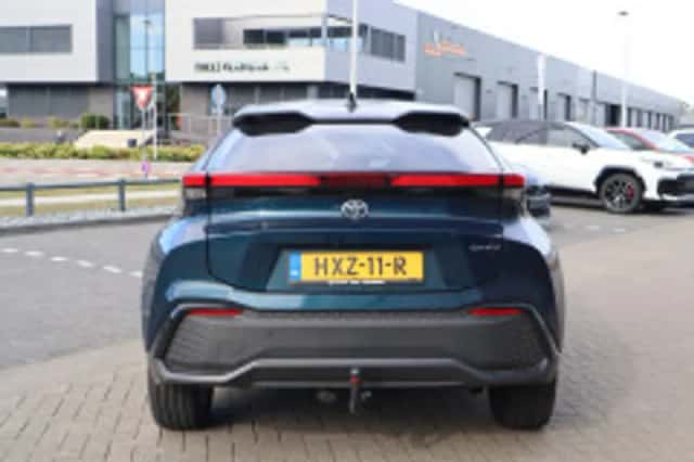 Toyota C-HR (2025) thumbnail 4