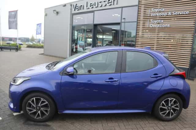 Toyota Yaris (2023) thumbnail 2