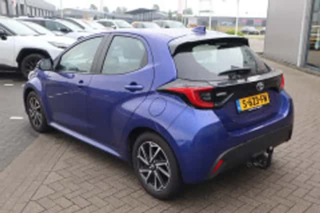 Toyota Yaris (2023) thumbnail 3
