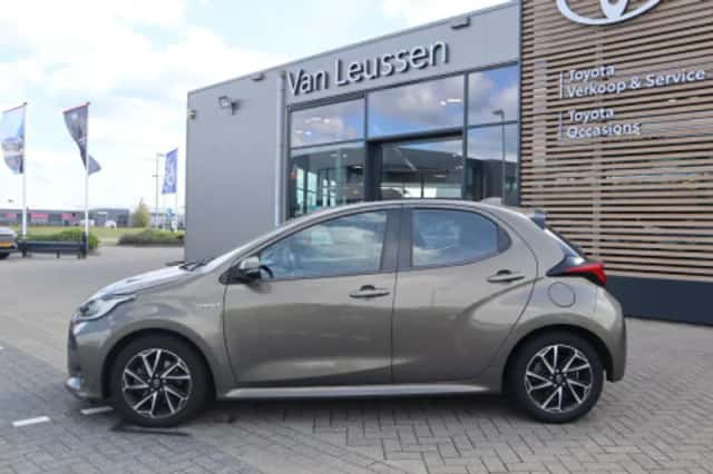 Toyota Yaris (2020) thumbnail 2