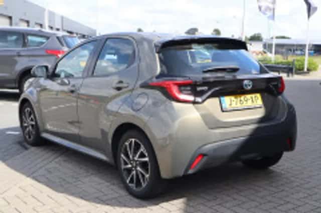 Toyota Yaris (2020) thumbnail 3