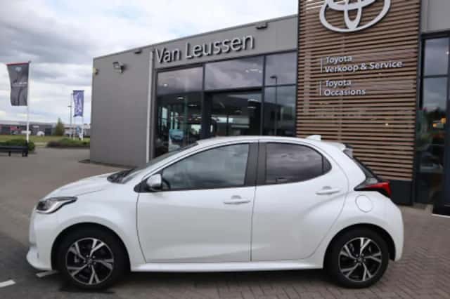 Toyota Yaris (2024) thumbnail 2