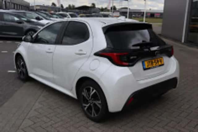 Toyota Yaris (2024) thumbnail 3