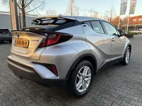 Toyota C hr (2022) thumbnail 2