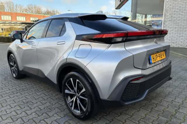 Toyota C hr (2025) thumbnail 2
