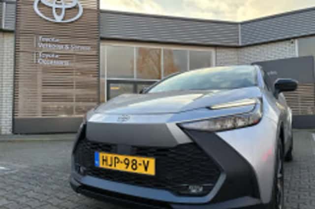 Toyota C hr (2025) thumbnail 6