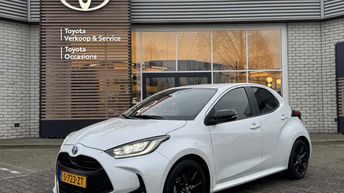 Toyota Yaris (2023) — foto 1
