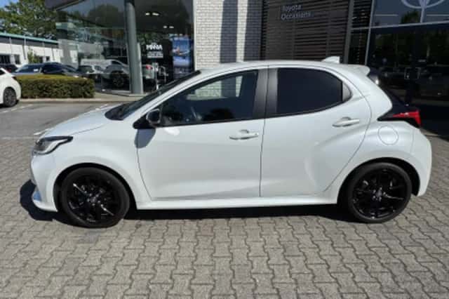 Toyota Yaris (2023) thumbnail 2
