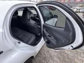 Toyota Yaris (2023) thumbnail 22