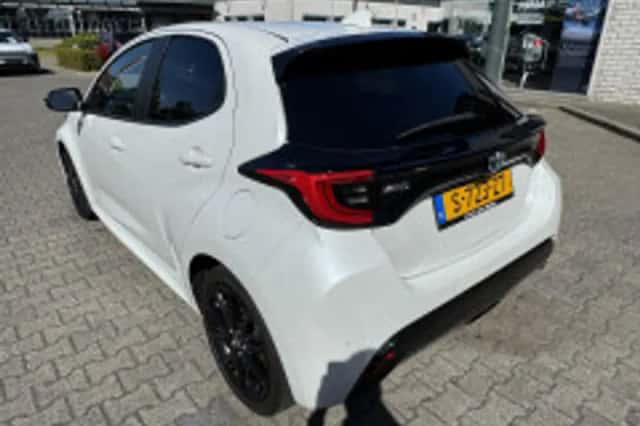 Toyota Yaris (2023) thumbnail 5