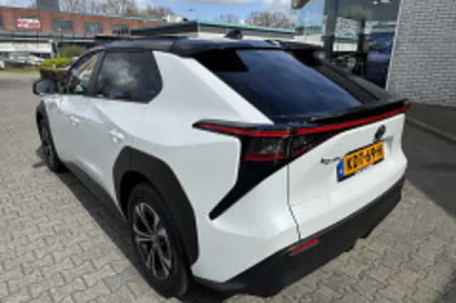 Toyota bZ4X (2026) thumbnail 3