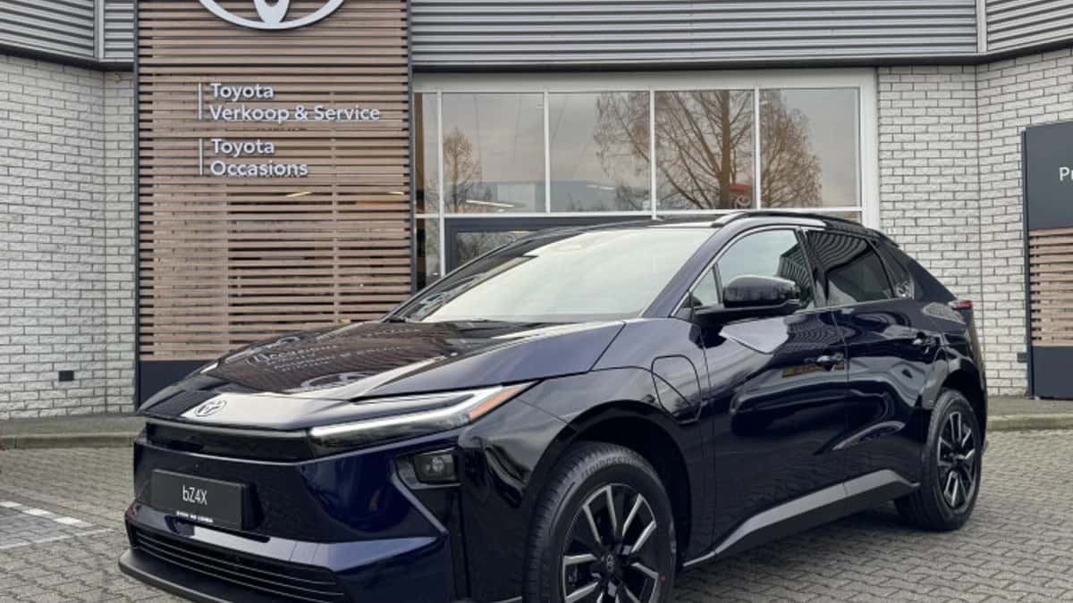 Toyota bZ4X (2026) — foto 1
