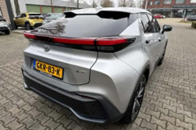 Toyota C hr (2024) thumbnail 3