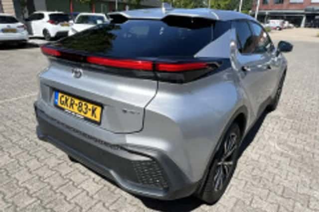 Toyota C hr (2024) thumbnail 3