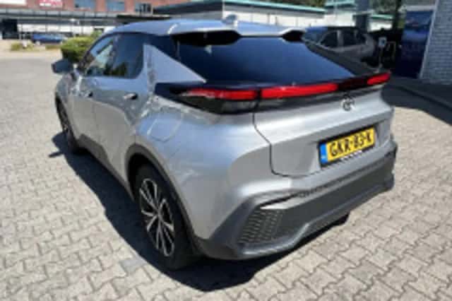 Toyota C hr (2024) thumbnail 5