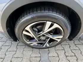 Toyota C hr (2023) thumbnail 17