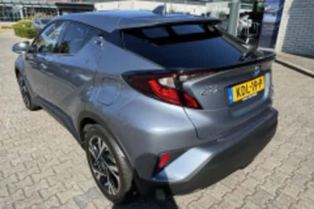 Toyota C-HR (2023) thumbnail 5
