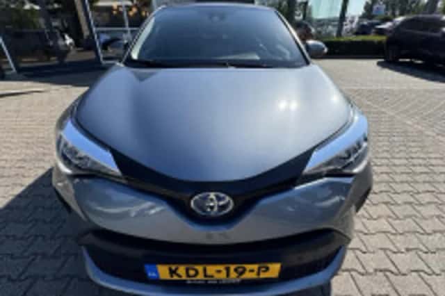 Toyota C-HR (2023) thumbnail 6