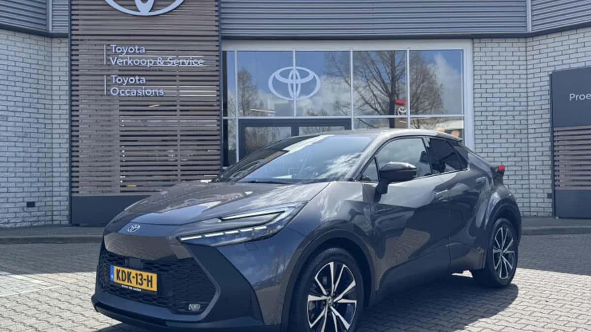 Toyota C hr (2024) — foto 1