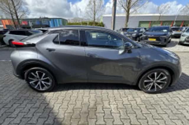 Toyota C hr (2024) thumbnail 6