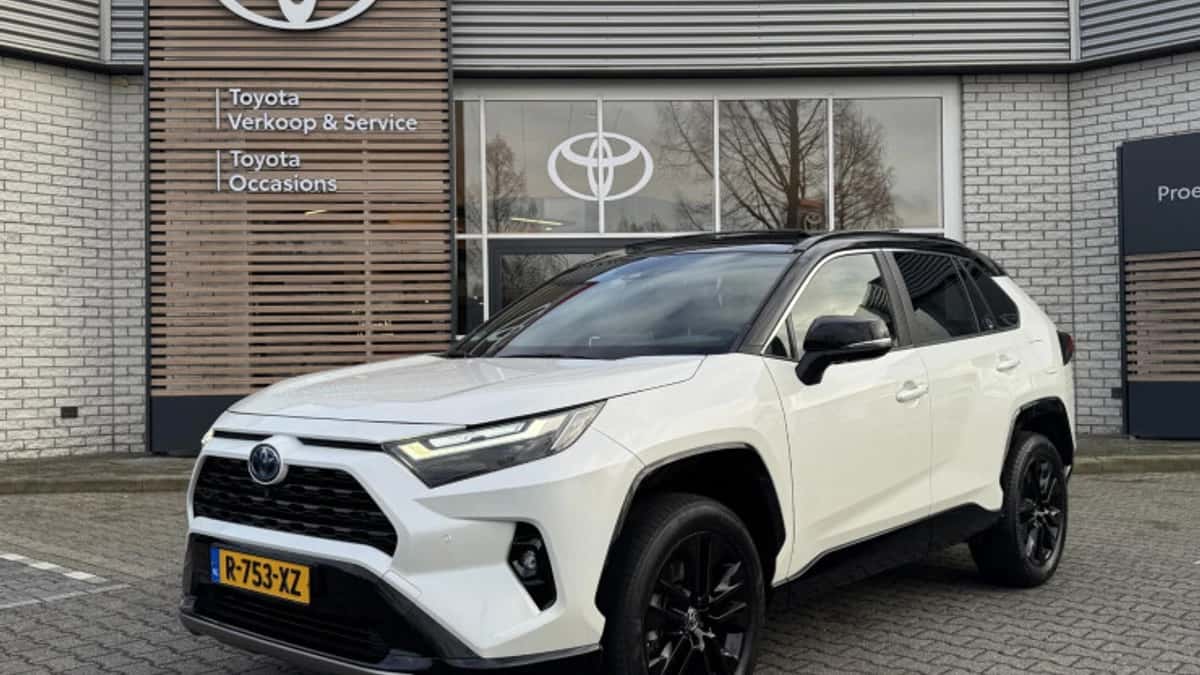 Toyota RAV4 (2022) — foto 1