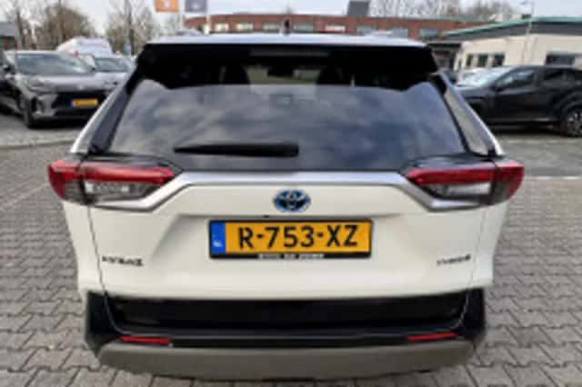 Toyota RAV4 (2022) thumbnail 4