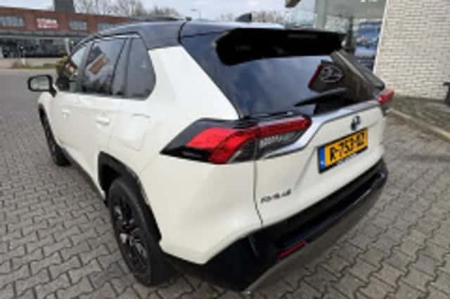 Toyota RAV4 (2022) thumbnail 5