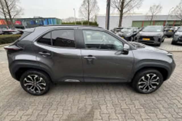 Toyota Yaris Cross (2025) thumbnail 4