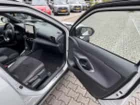 Toyota Yaris Cross (2025) thumbnail 64