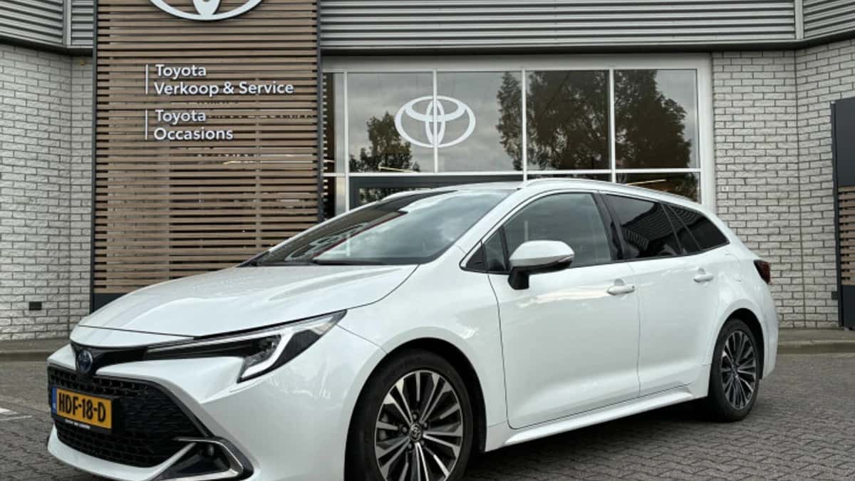 Toyota Corolla (2024) — foto 1