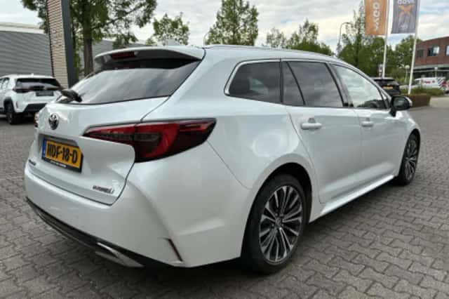 Toyota Corolla (2024) thumbnail 2