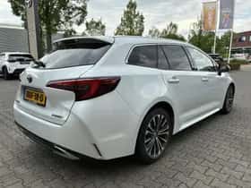 Toyota Corolla (2024) thumbnail 2